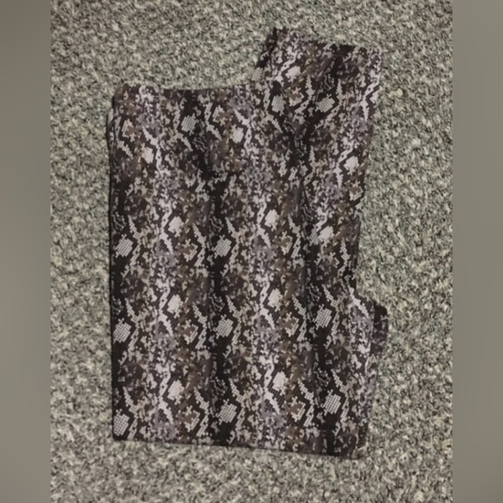Suave Snake Print Leggings